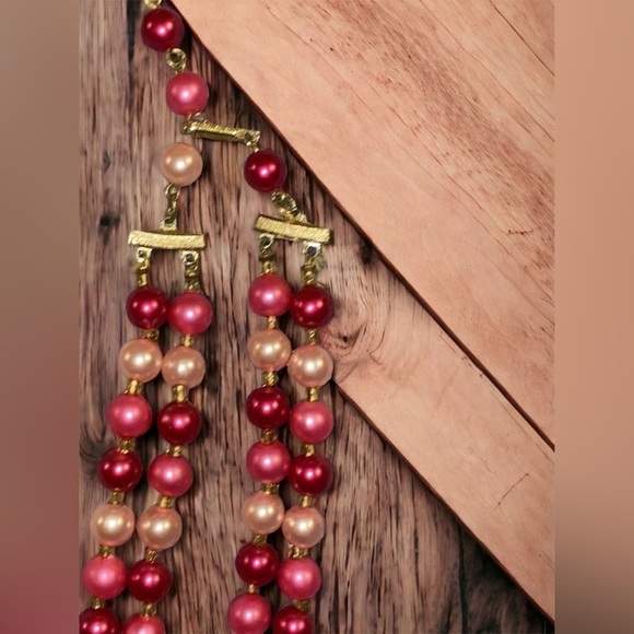 Retro 1960s Double Strand Pink Beads Necklace, Made in Hong Kong - Picture 6 of 6